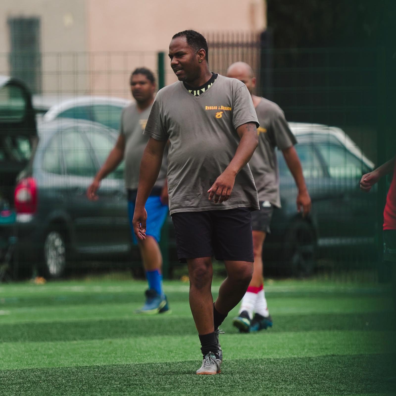 Photo d'un coach encadrant ses joueurs